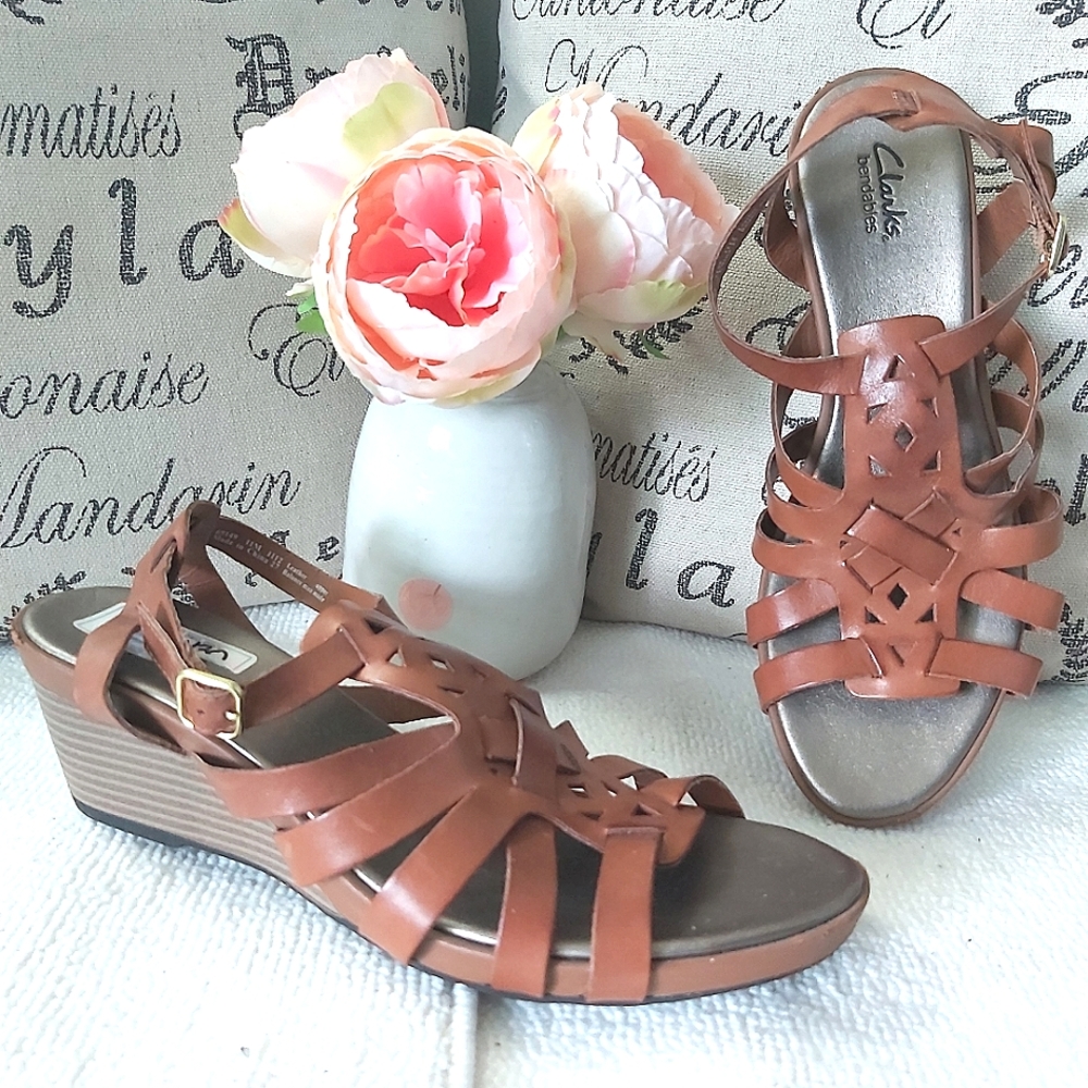 Clarks Bendables leather strappy heels gladiator wedge sandals brown y2k